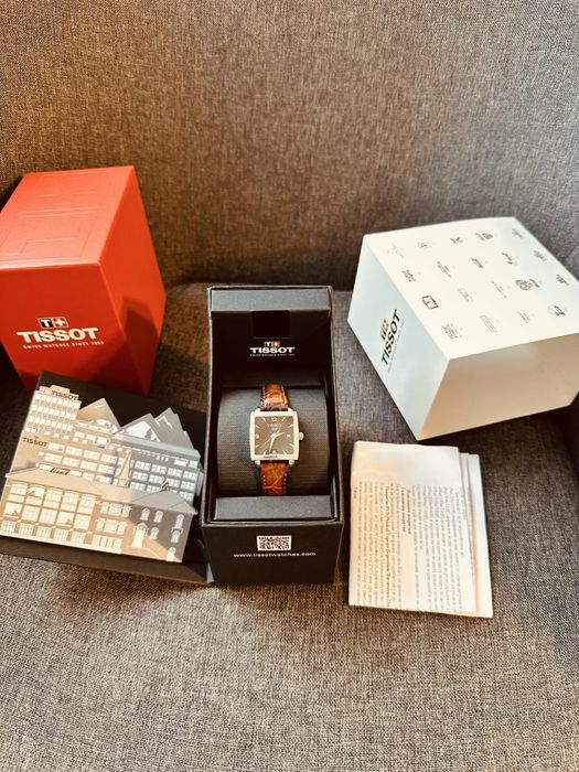 Часовник Tissot оригинален с кутия и документи