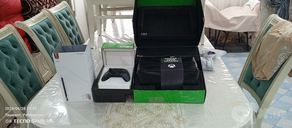 Срочно продам Xbox series X в идеальном состоянии