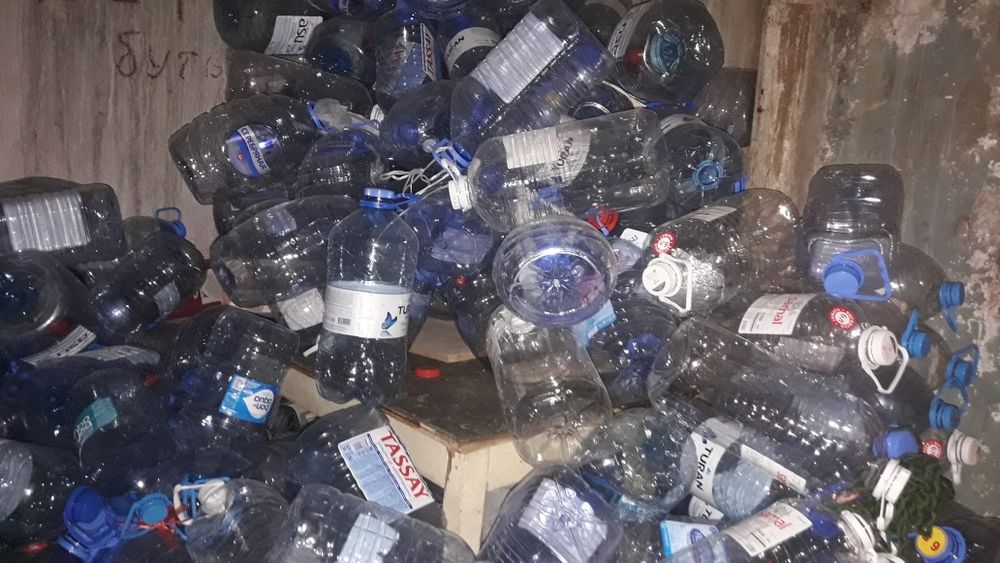 Бутылки из под воды 5-6-8 литров