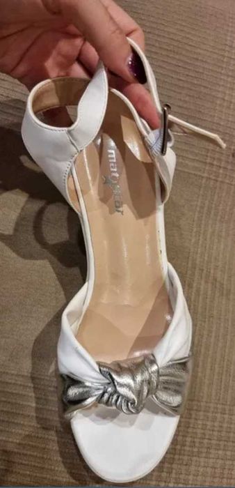 Елегантни дамски обувки