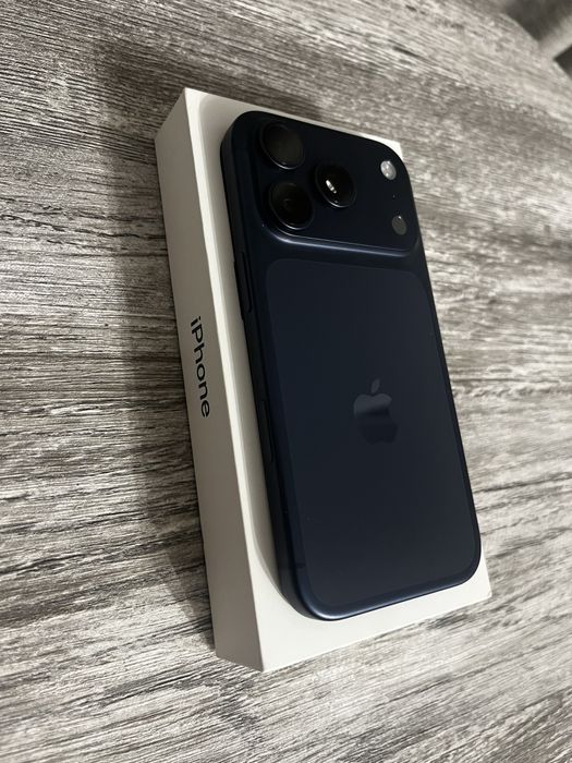 Продам Iphone 17 pro 256 gb