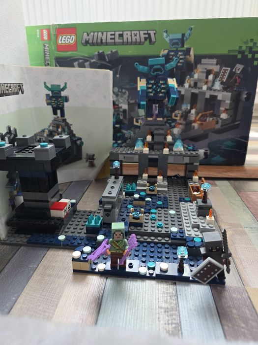 Vând LEGO®, Battle of the Deep Darkness