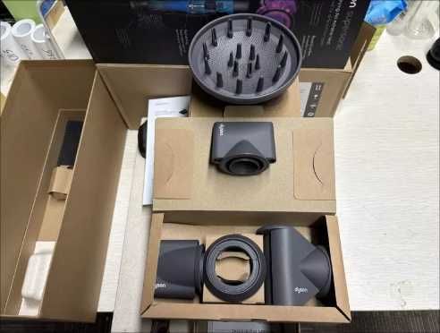 Dyson hairdryer/Сешоар