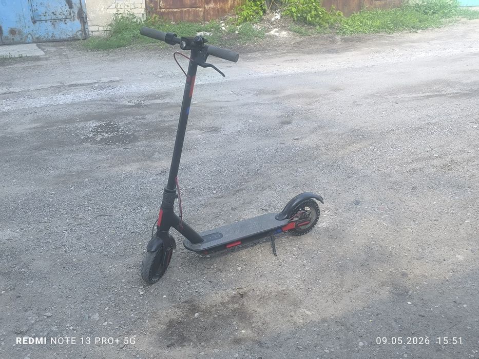 Продам электро самокат Xiaomi m365 pro