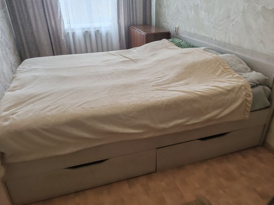 Продам кровать с матрасом
