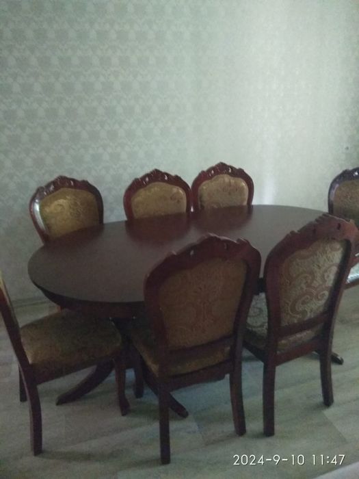 Продам стол 2 метра со стульями 10 штук