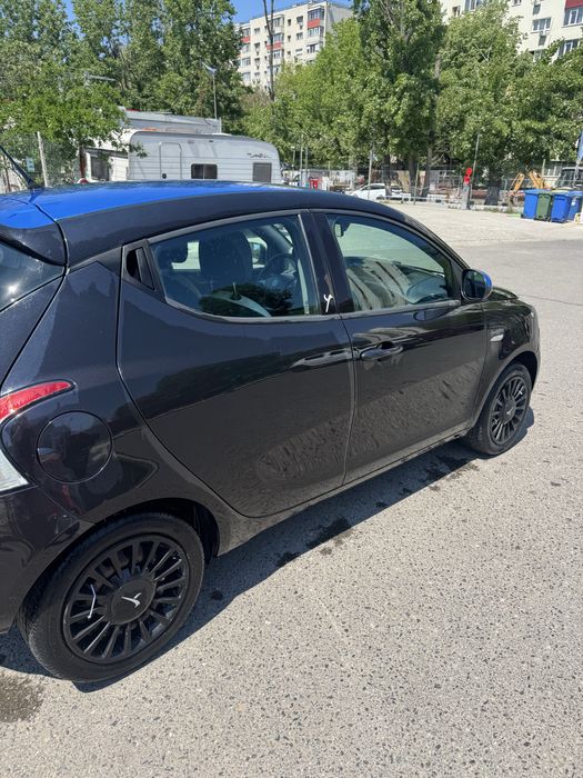 Lancia ypsilon 2014