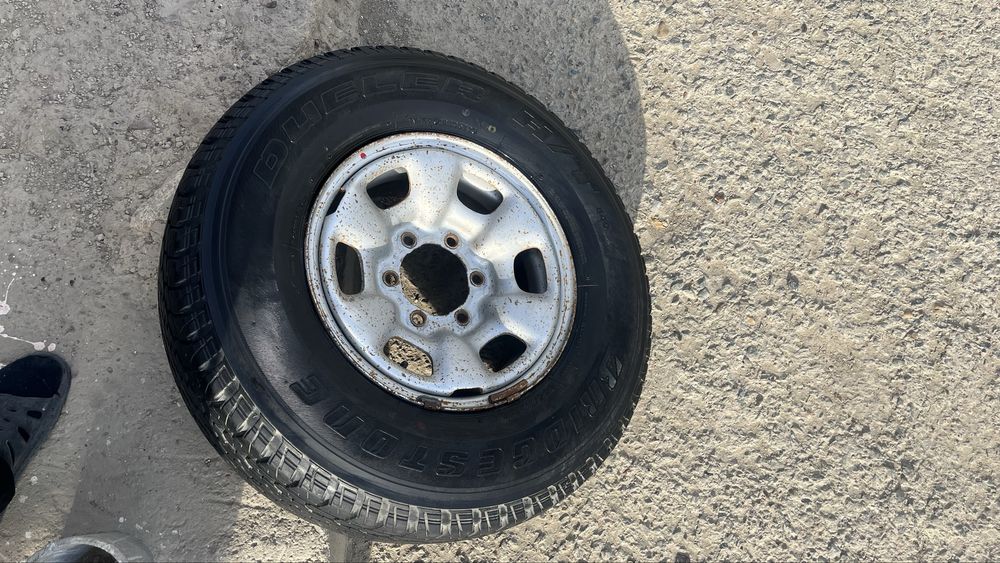 Диск с шиной от хайлюкс