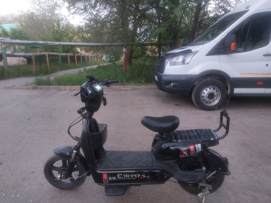 Продам скутер ск8