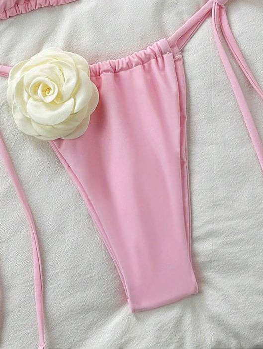 Бански с ефект от 3D рози