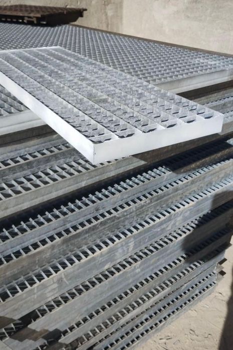 trepte zincate galvanizate