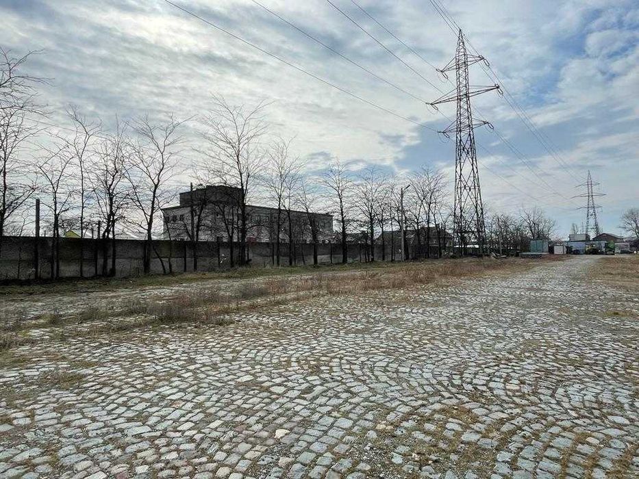 Inchiriez hale si teren pentru depozitare marfuri, containere, etc