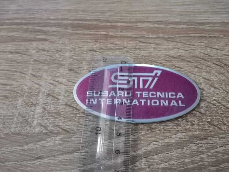 Subaru STi розова емблема