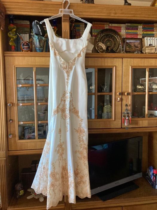 Rochie de mireasa (pentru o fata micuta si foarte slabuta)
