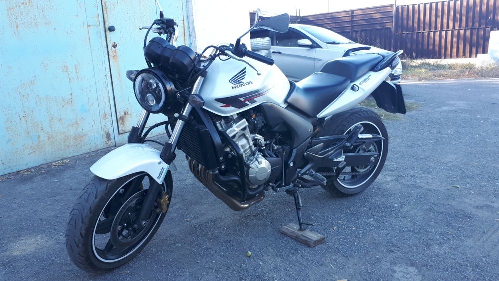 Мотоцикл Honda cbf600