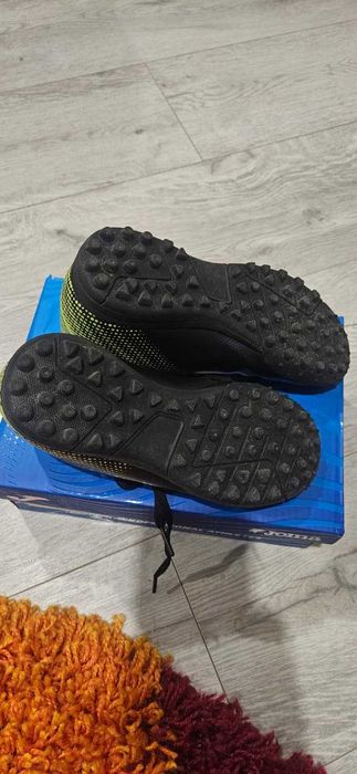 Бутсы футбольные