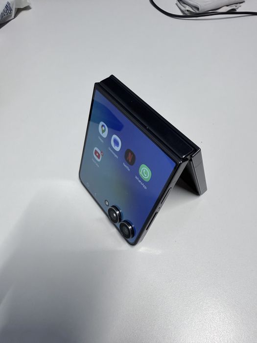 Samsung Galaxy Z Flip 7 256 GB BLACK