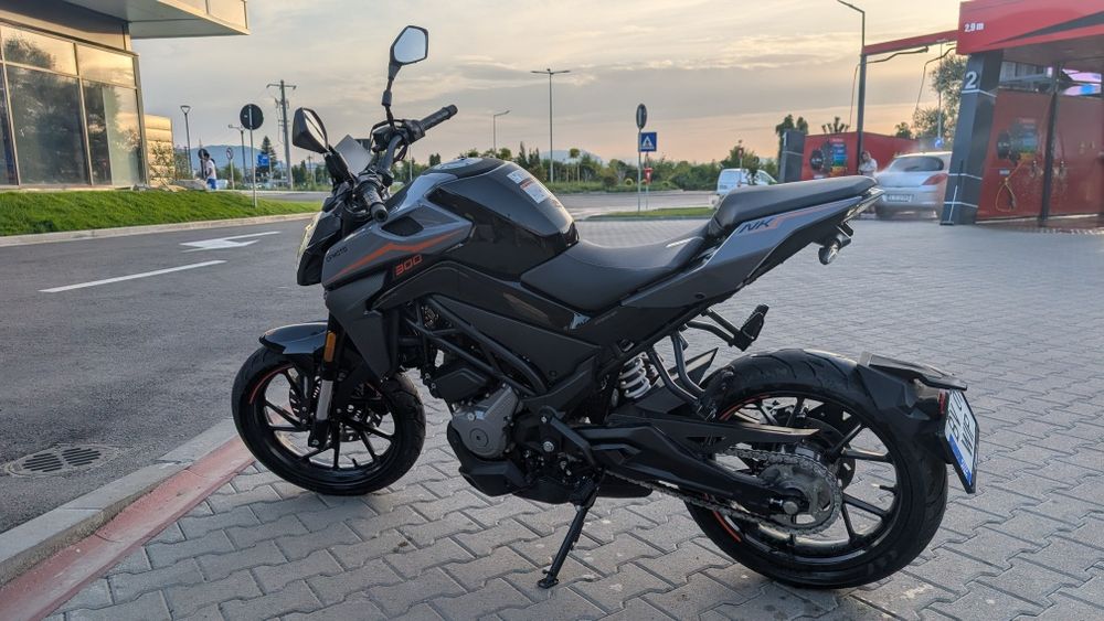 CFMoto 300NK - 860 km - in garantie