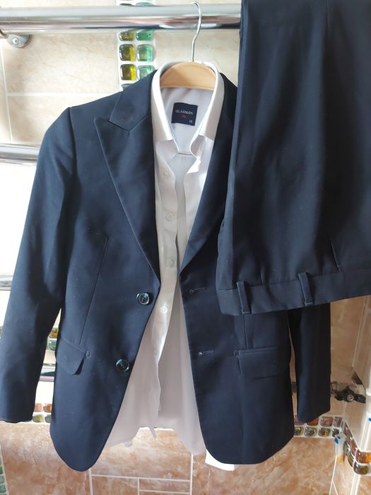 Продам школьный костюм