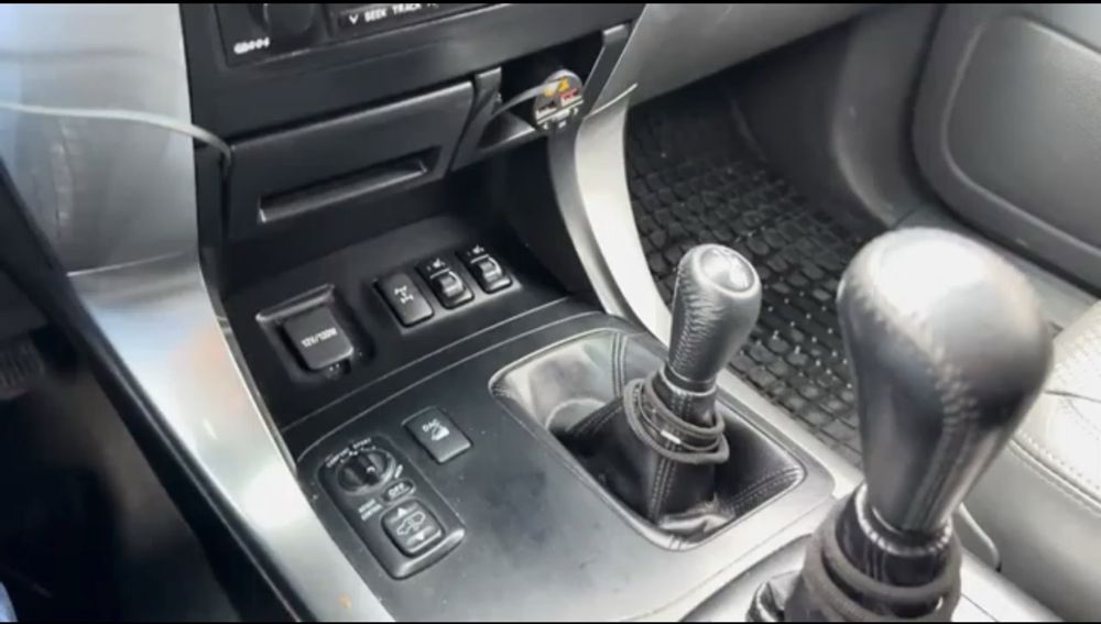 Toyota Land Cruiser 2006 – Overlanding Premium / Expediții