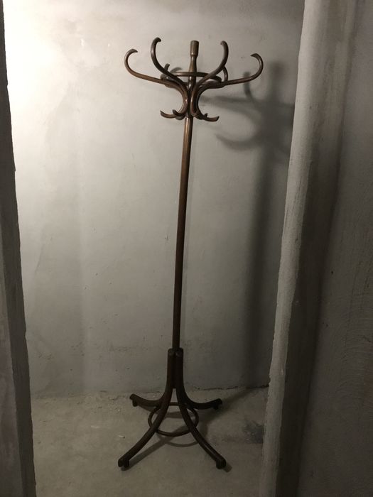 Ретро  /  Дървена / свободностояща  /  закачалка. .