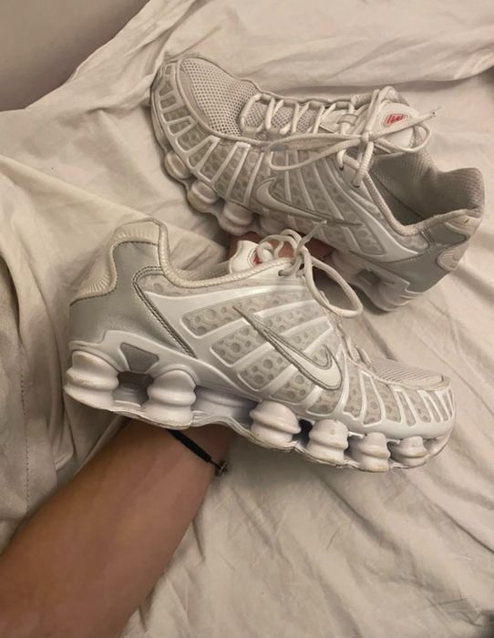 Vând Nike uri nu rupte nu stricate absolut de loc