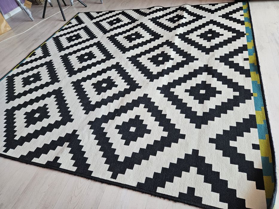 Килим IKEA - черно и бяло