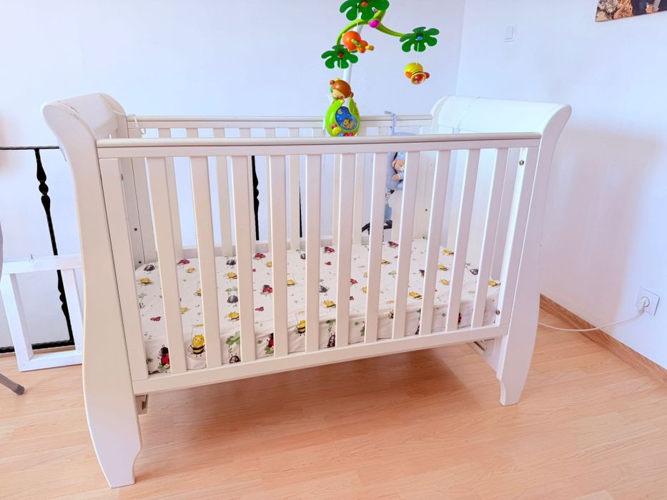 Tutti Bambini - set mobilier alb format din 3 piese: pătuț, comodă și dulap