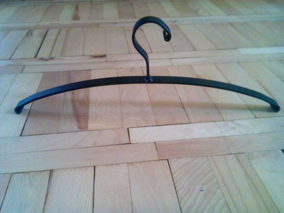 Винтидж метална закачалка за дрехи