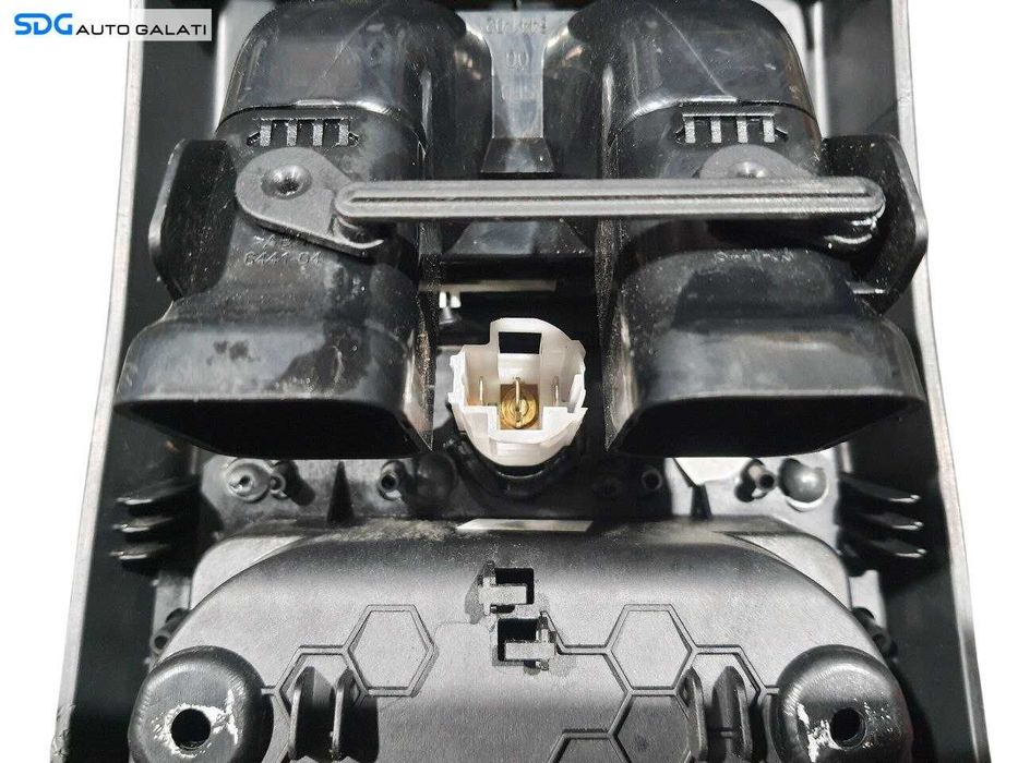 Suport Ornament Grila Grile Ventilatie Aerisire cu Bricheta si Scrumiera Volkswagen Golf 6 Plus 2008 - 2013 Cod 5M0819203F 5M0862533D [N3654]