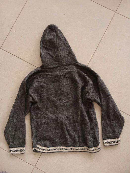 Ръчно изработен, сив пуловер от Перy  100% алпака 38 s m