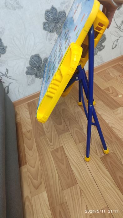 Детский стол со стулом