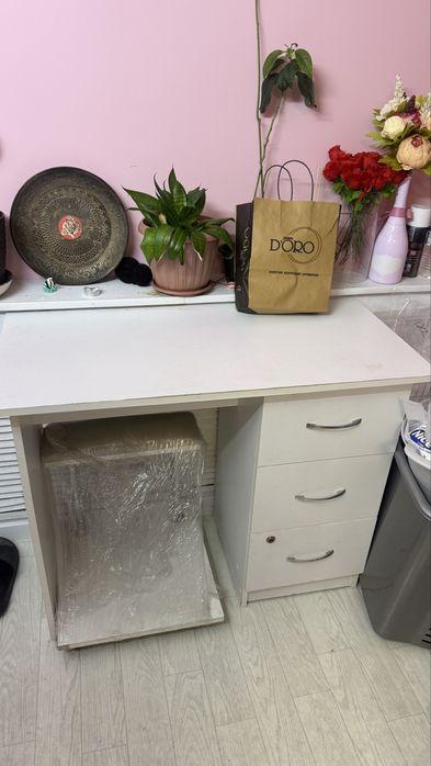 Продам новый столик для маникюра