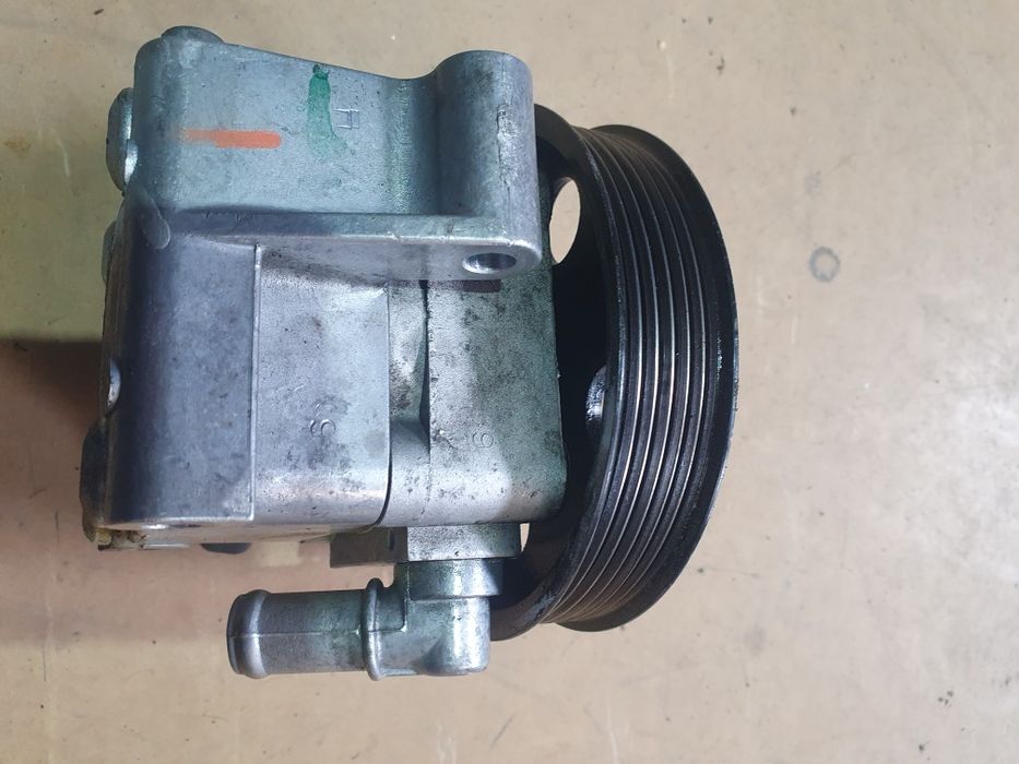 Pompa si conducte servo