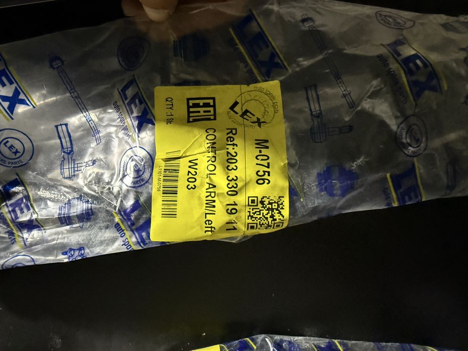 Комплект предни долни носачи ляв-десен за Mercedes C class W203