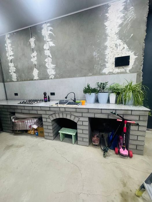 Продаётся 2 этажный дом. 7 комнат. 2.7 сотки земли. 240 м²