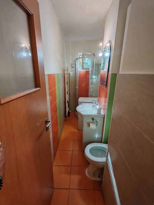 Închiriez ap 2 camere, amenajat modern , etaj intermediar, langa Piata Doina