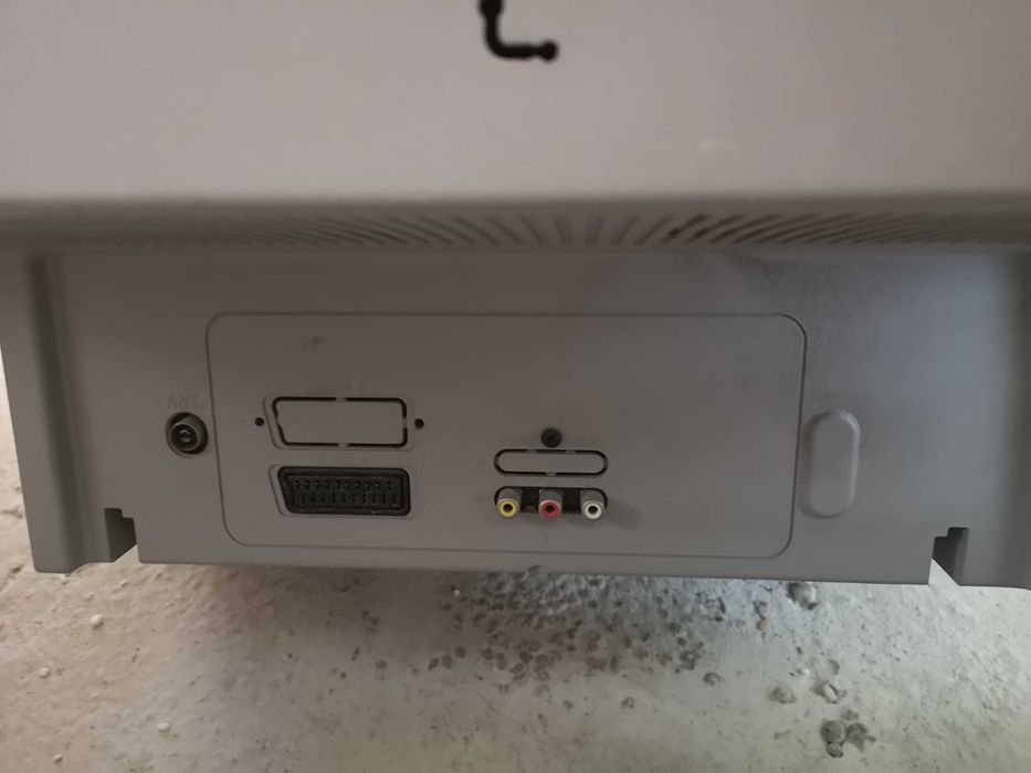 Телевизор NEO 21 инча