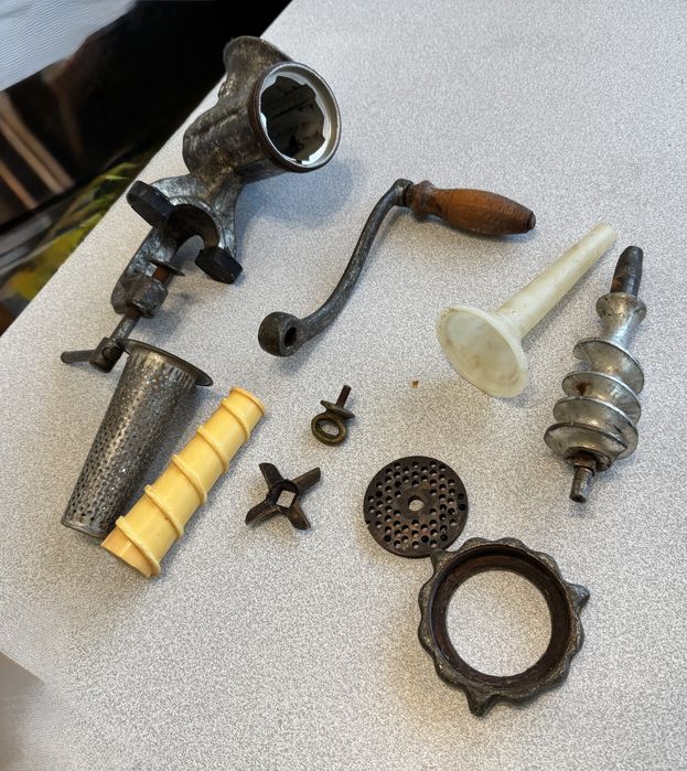 Метална ръчна месомелачка