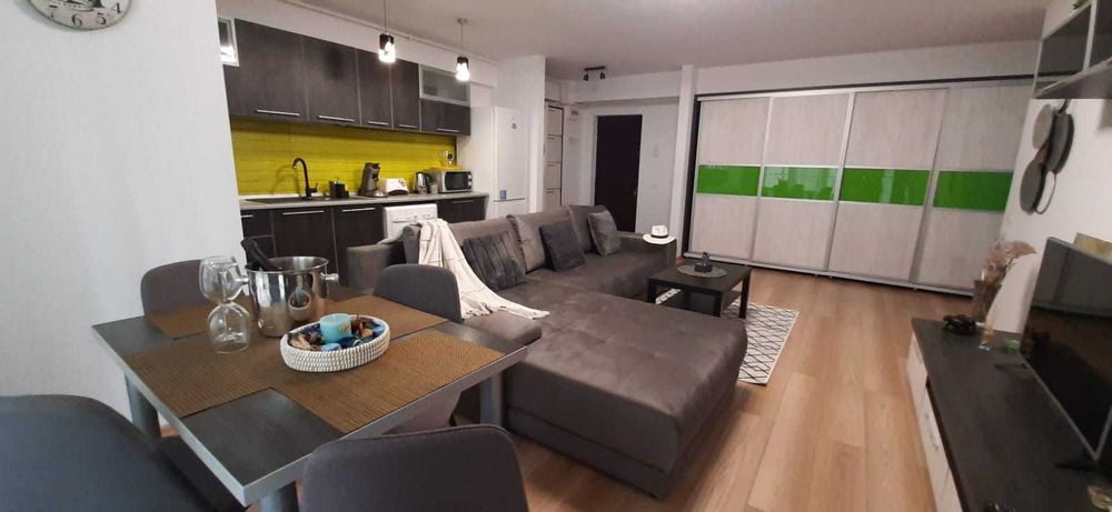 Particular închiriez apartament tot sezonul