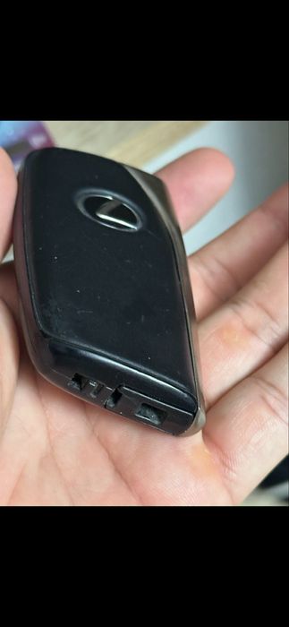 Ключи от Lexus LS 460.