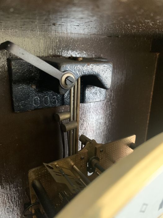 Часы настеные Янтарь с боем