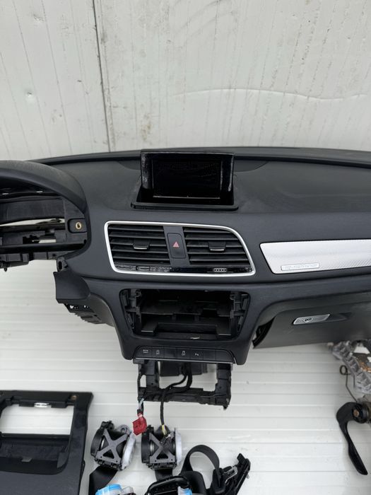 Plansa Bord Audi Q3 facelift 2016 impecabil! ORICE PIESA DISPONIBILA