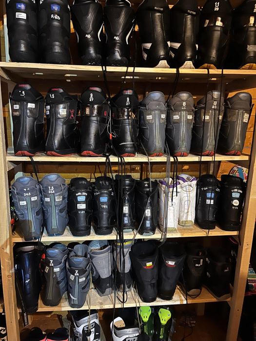 Inchiriez echipament Snowbord , Placă, Legături ,Boots , Cască