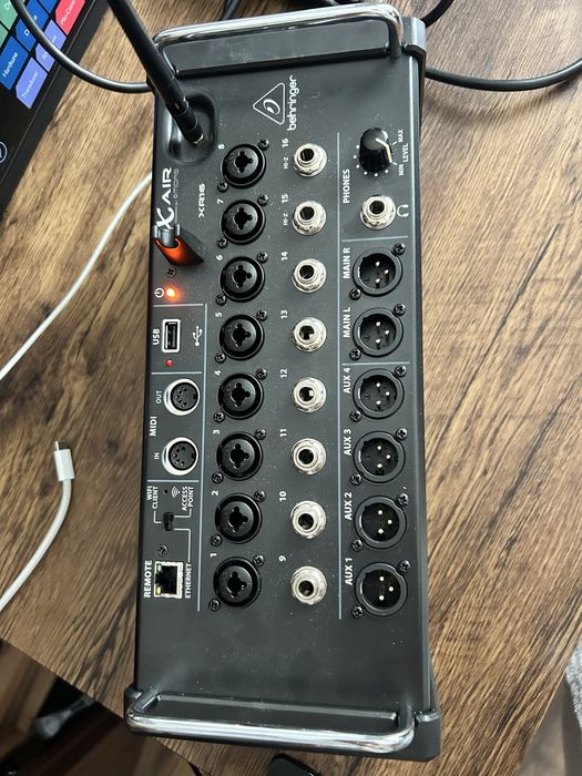 Behringer Xair 16