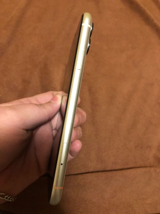 Vând urgent IPhone 11 pentru piese