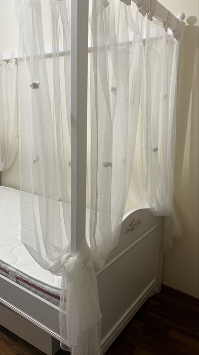 Pat cu baldachin rustic alb 200 x 120 cm