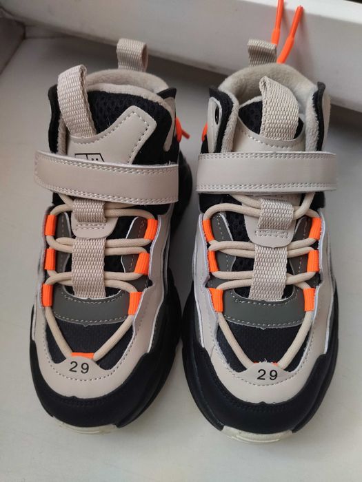 Кроссовки деми новые