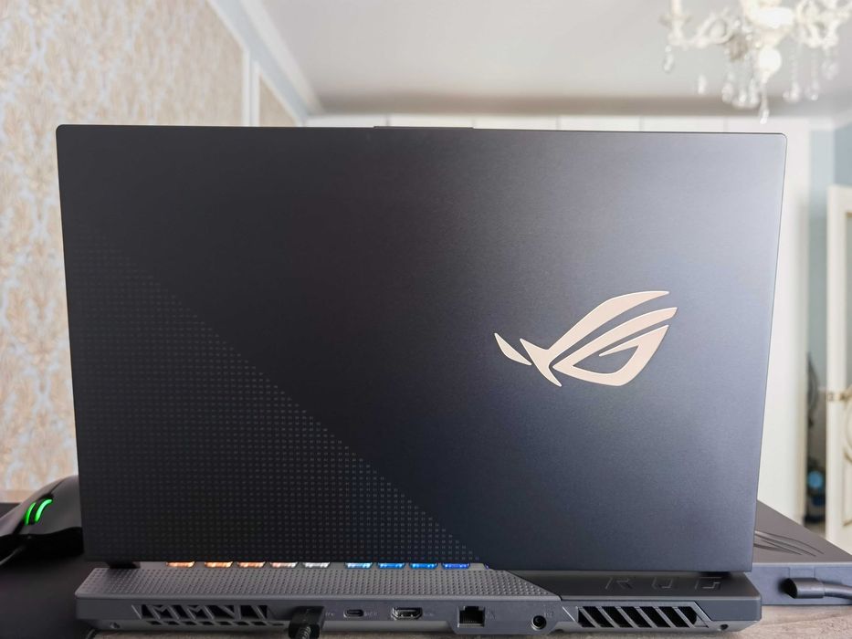 Продам мощный игровой ноутбук Asus ROG Strix 1ТБ