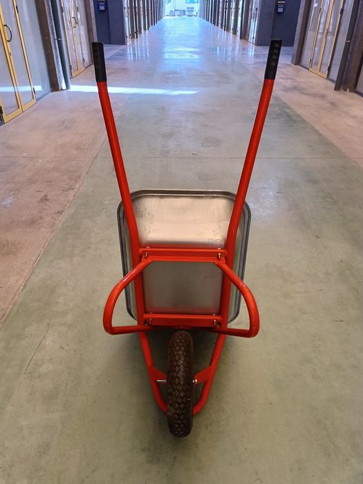 Тачка садовая для сада